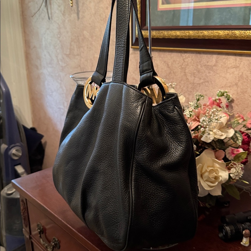 Michael Kors Black Shoulder Bag - Picture 5 of 17